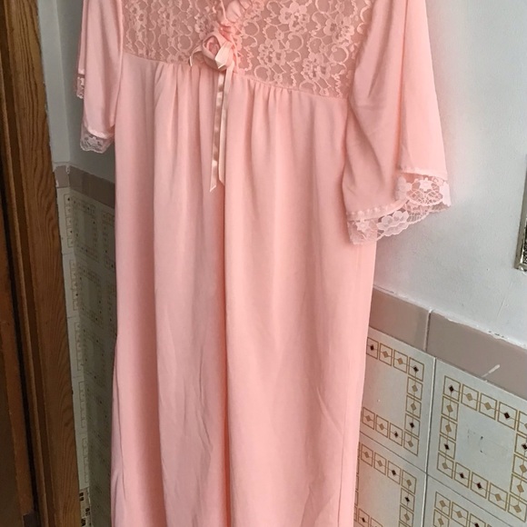 Vintage nightie/robe all-in-one, knee-length, short sleeve size M peachy pink. - Picture 9 of 10